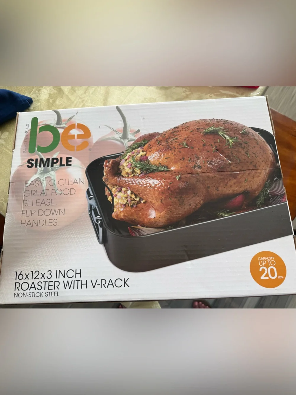 Simple Black Non-Stick Roaster with V-Rack